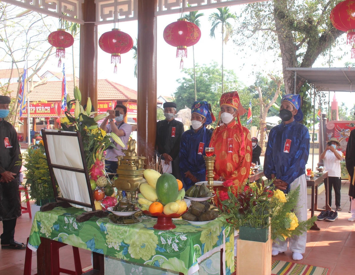 Một ghi thức ở lễ hội Bà Thu Bồn.