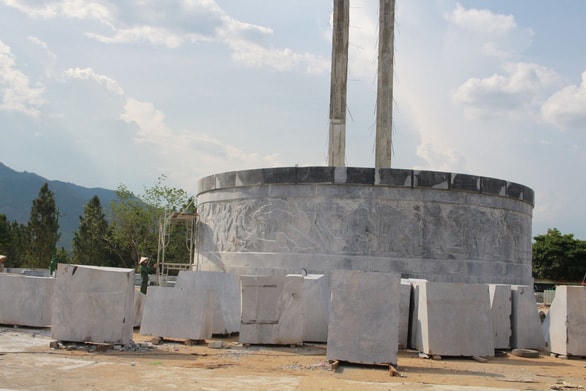 Tượng đài khởi nghĩa Vĩnh Thạnh có tổng mức đầu tư 48 tỷ đồng ở huyện nghèo. Ảnh Thái Thịnh.