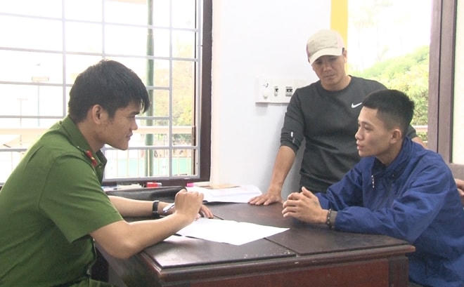 Một trong 2 đối tượng gây ra vụ cướp tài sản của bà V. tại cơ quan công an.