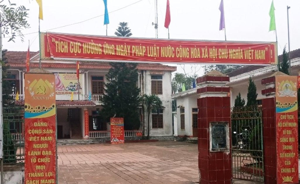 Trụ sở xã Phù Lưu, nơi xảy ra vụ việc.