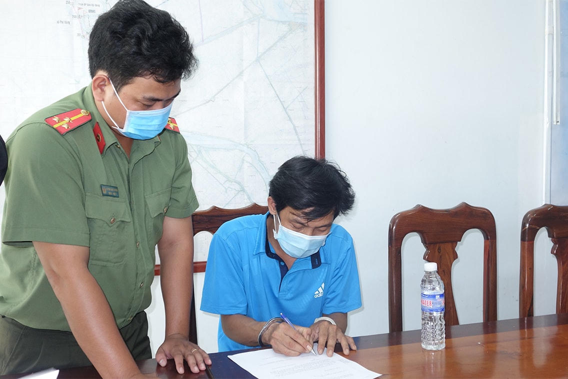 Làm việc với bị can Trang Văn Út