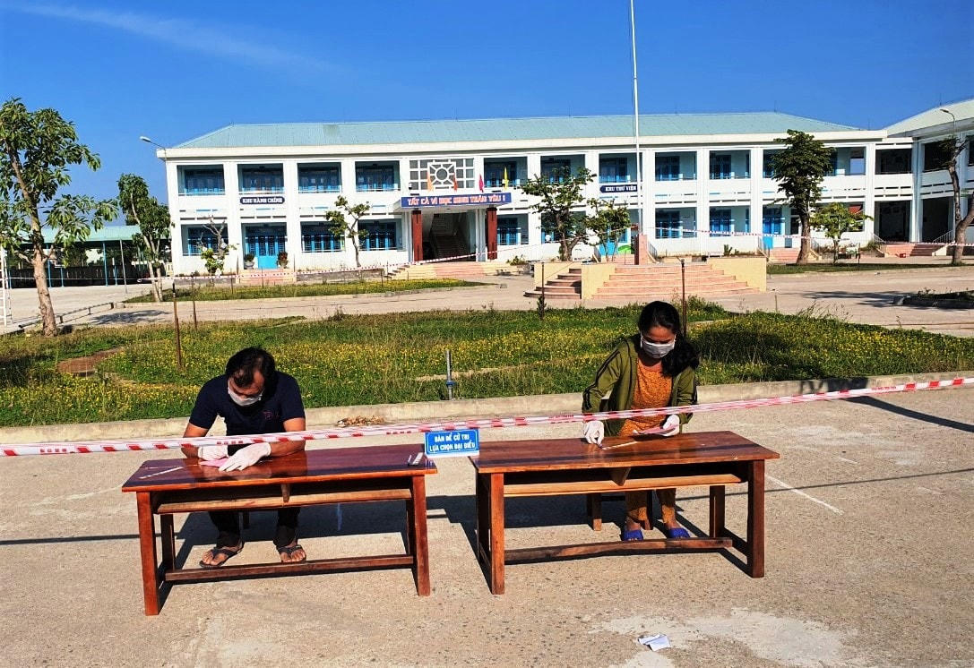Cử tri điền thông tin lựa chọn ứng cử viên.