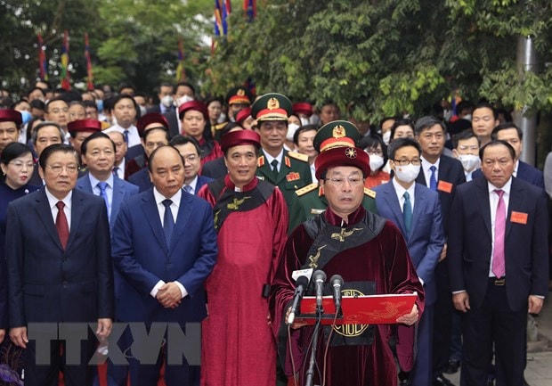 Chủ tịch nước Nguyễn Xuân Phúc cùng Lãnh đạo Đảng, Nhà nước dự lễ dâng hương tại đền Thượng trong Khu Di tích lịch sử Quốc gia đặc biệt Đền Hùng (tỉnh Phú Thọ). (Ảnh: Thống Nhất/TTXVN).