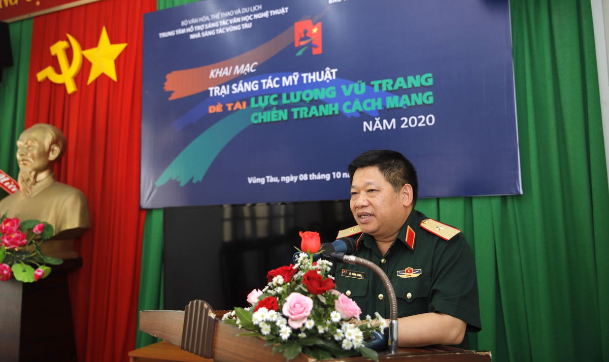 Thiếu tướng Lê Xuân Sang, Phó Cục trưởng Cục Tuyên huấn phát biểu.