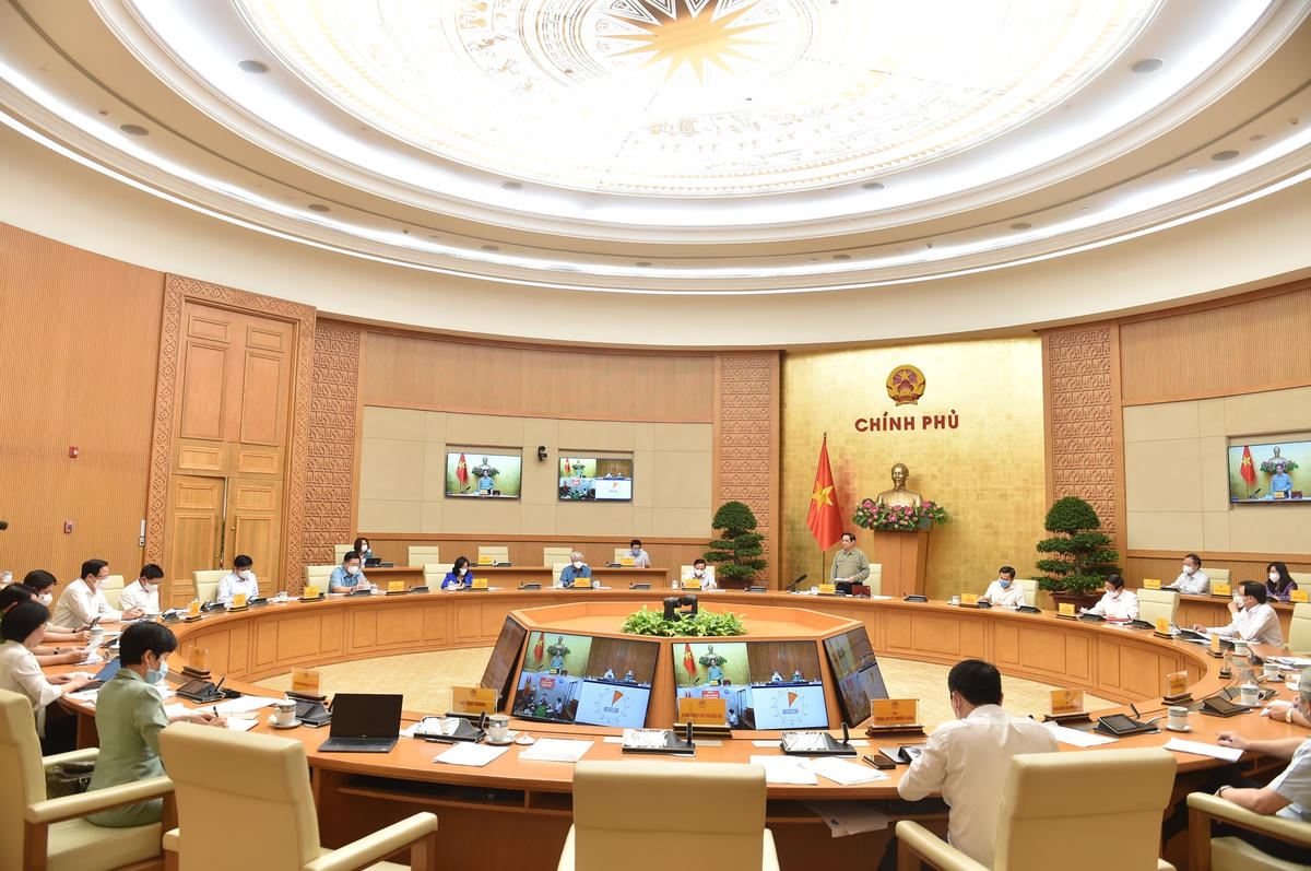 Thủ tướng Phạm Minh Chính yêu cầu, cùng với việc phòng chống dịch là khôi phục phát triển kinh tế-xã hội Ảnh: VGP.