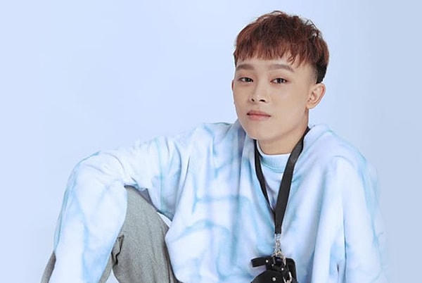 Sau ồn ào tiền nong, Hồ Văn Cường chọn cách im lặng và biến mất khỏi showbiz một thời gian.