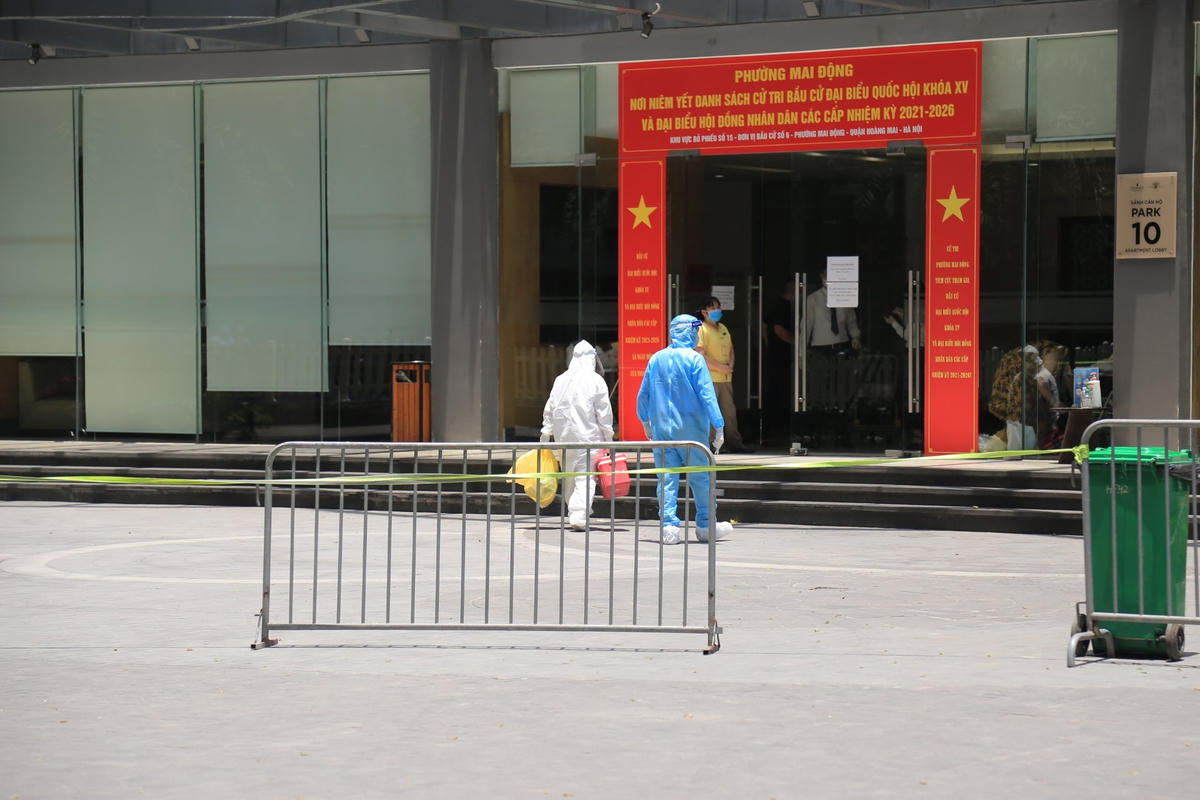 Cư dân muốn mua nhu yếu phẩm đều được hỗ trợ kịp thời.