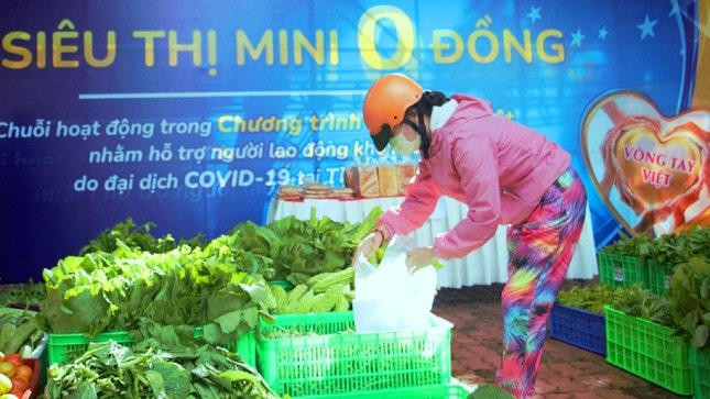 Ngoài các nhu yếu phẩm siêu thị mini 0 đồng còn có rau củ quả