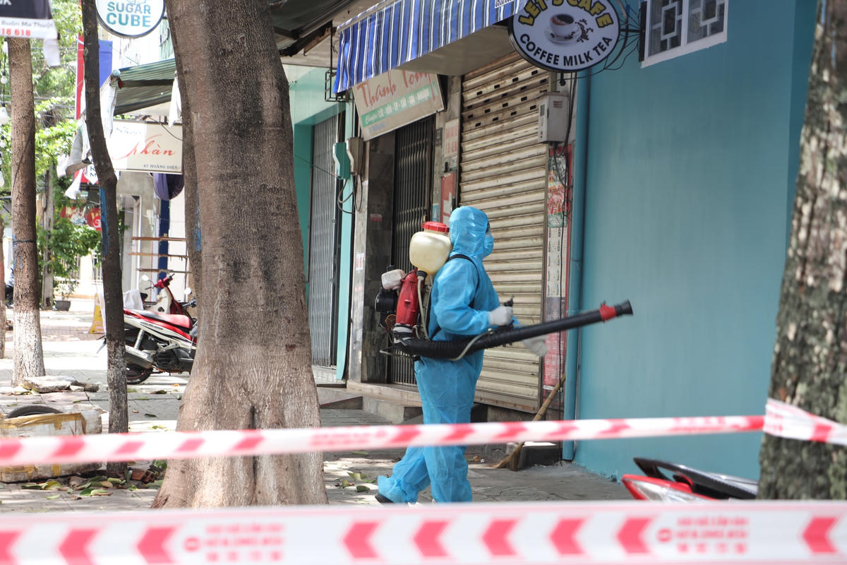 Phun khử khuẩn phòng chống dịch bệnh Covid-19. Ảnh minh họa.
