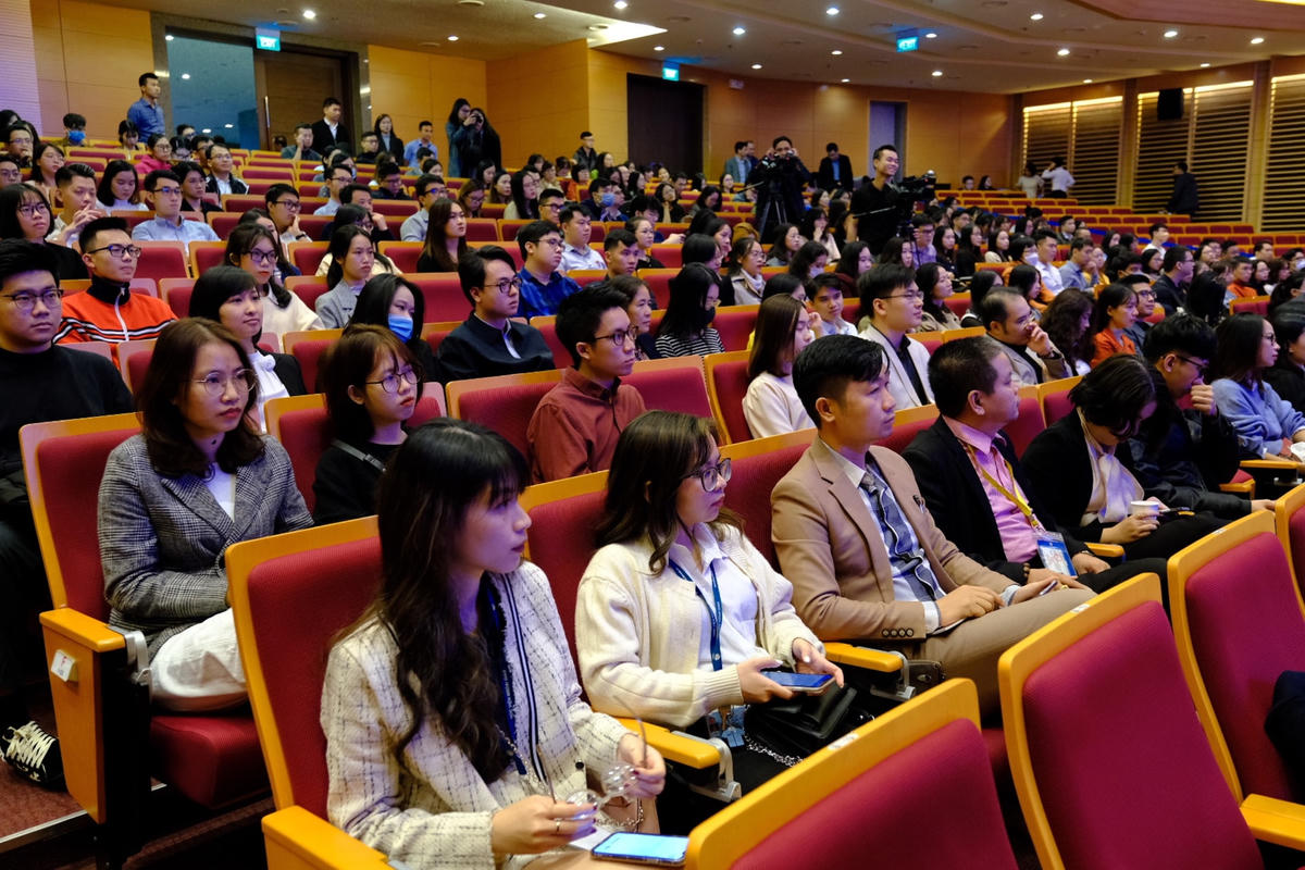 Rất đông bạn trẻ đến dự ngày hội MOFA Open Day 2020.