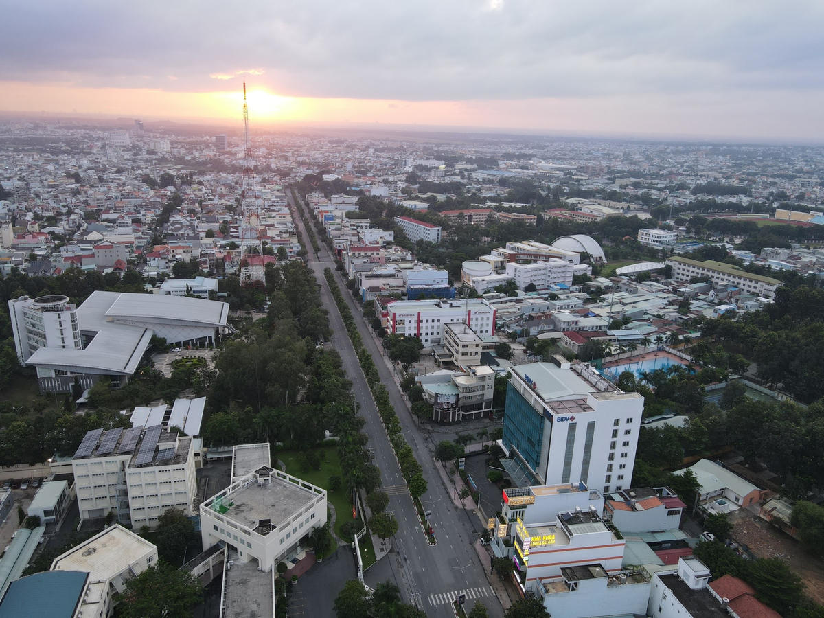 Phố xá Đồng Nai vắng lặng khi áp dụng giờ “giới nghiêm”.