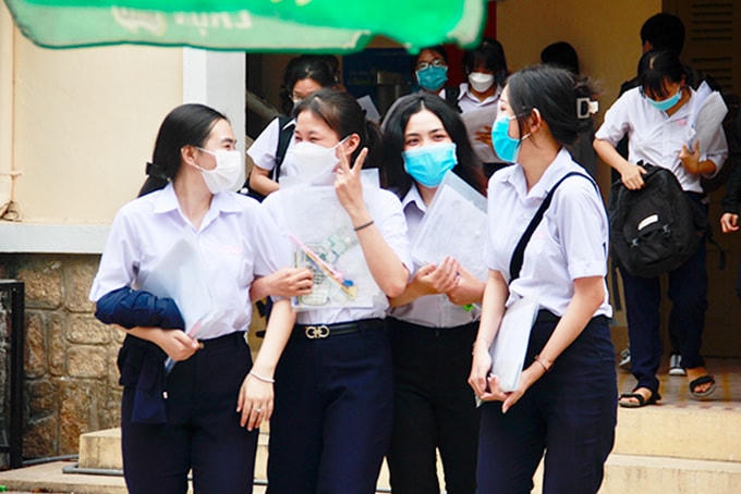 Các thi sinh dự thi PTTH năm 2021. 