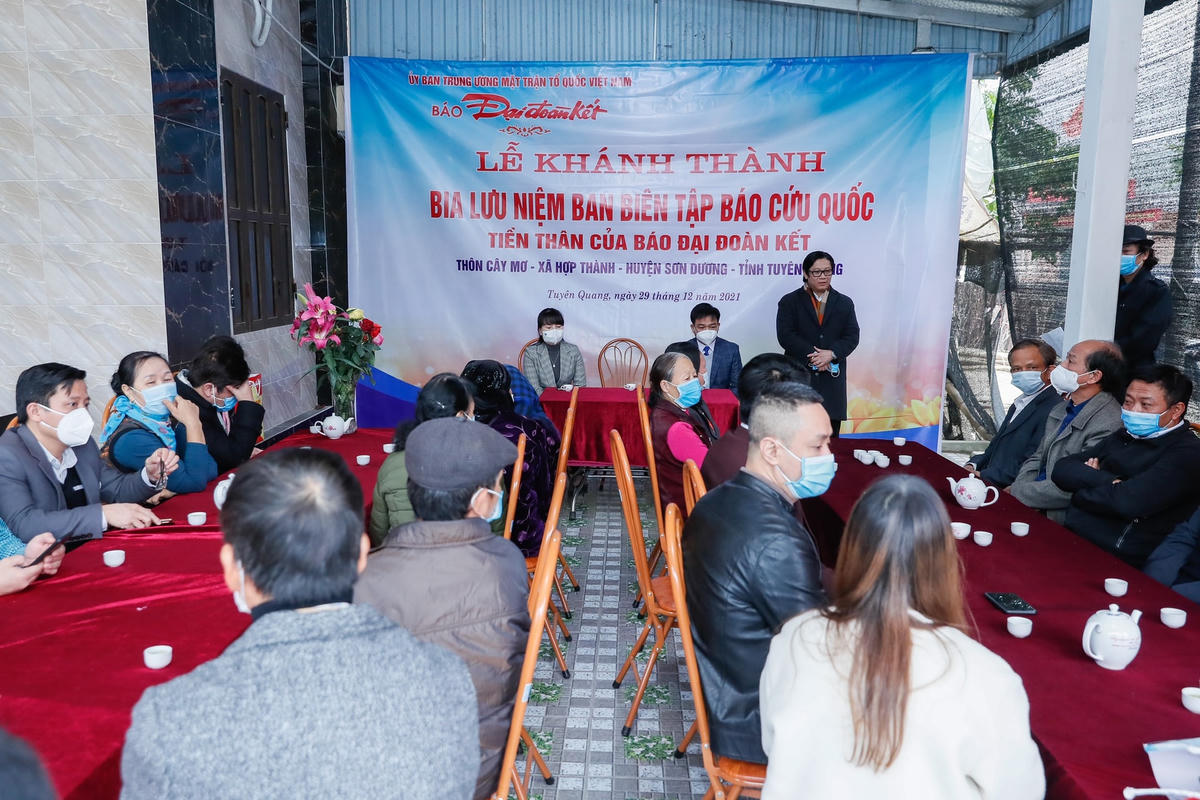Bà con nhân dân thôn Cây Mơ, xã Hợp Thành chung vui tại buổi lễ khánh thành. Ảnh: Quang Vinh.
