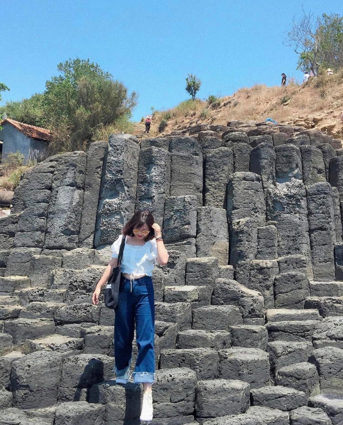 Ghềnh Ráng lại mang vẻ cổ kính mà thiên nhiên ban tặng. (Ảnh: @thuchuyen_7296).