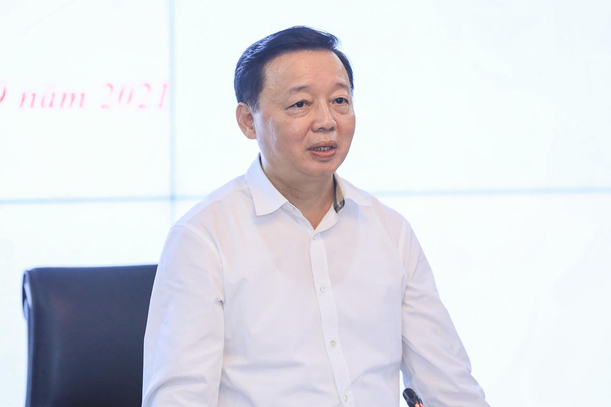 Bộ trưởng Bộ Tài nguyên và Môi trường Trần Hồng Hà phát biểu tại cuộc làm việc.