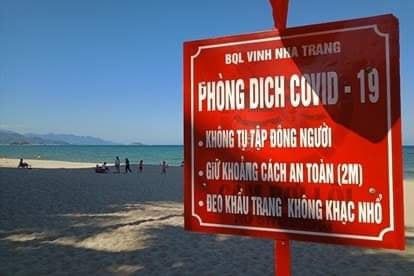 Bãi biển Nha Trang được cắm biển cảnh báo. 