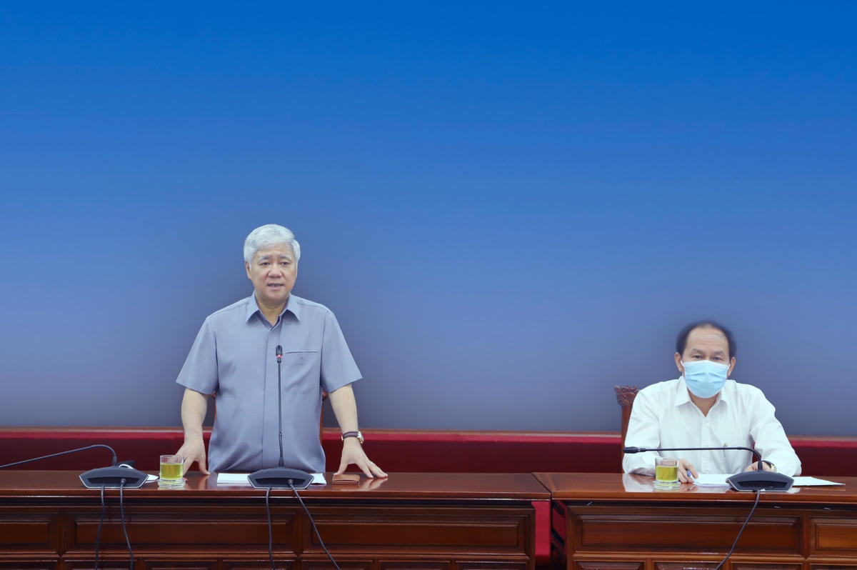 Chủ tịch Đỗ Văn Chiến phát biểu tại cuộc họp.