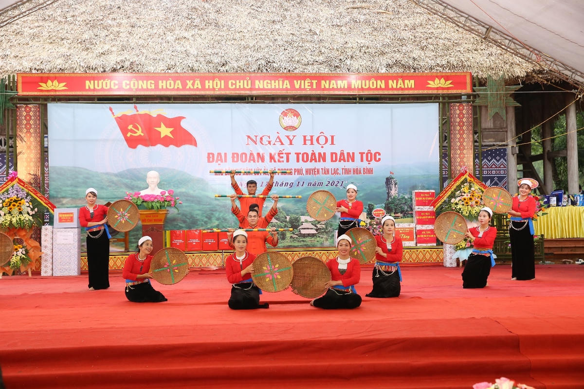 Nhiều tiết mục văn nghệ đặc sắc được biểu diễn trong Ngày hội.
