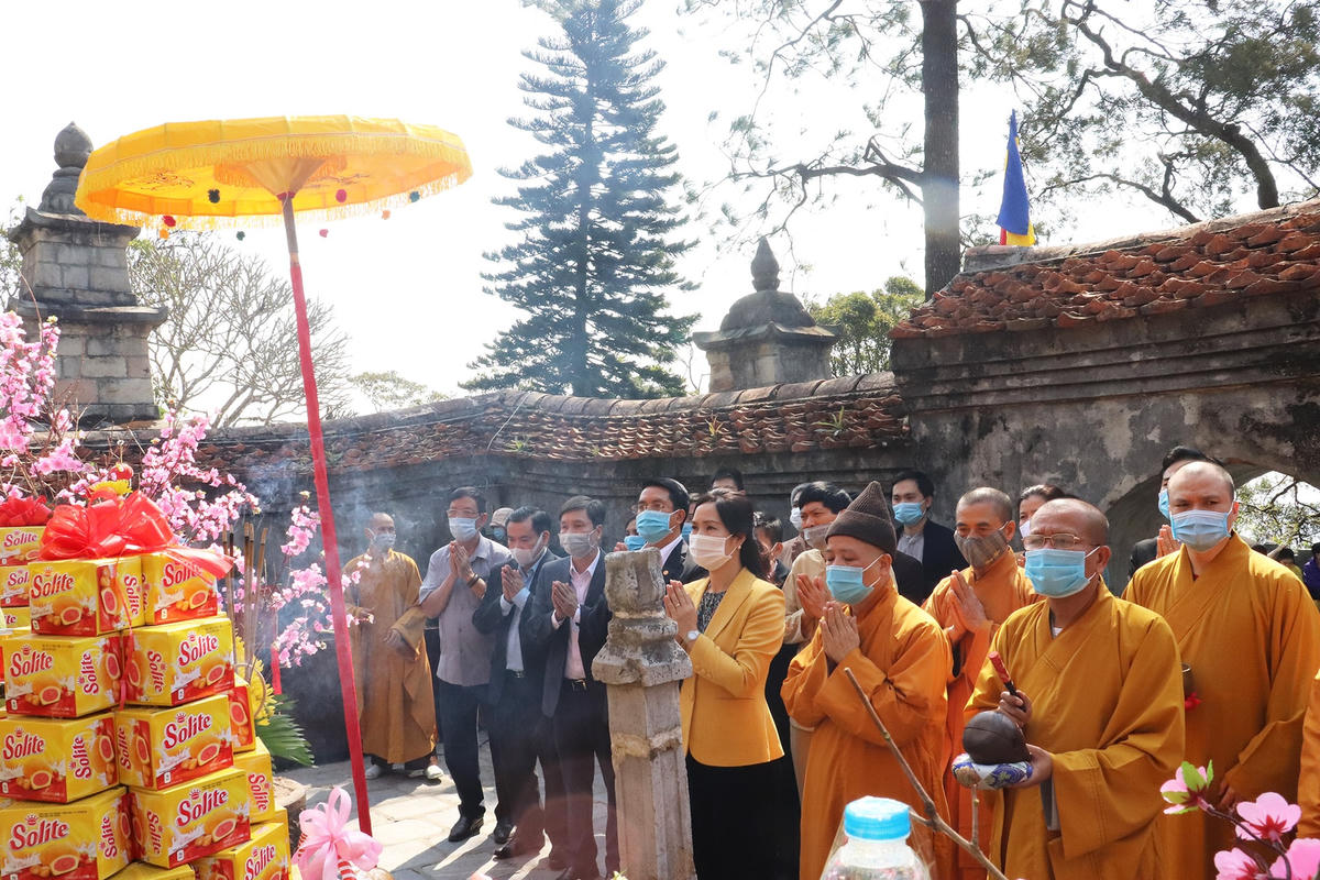 Nghi lễ cầu cho quốc thái dân an tại khu vực tháp Tổ. Ảnh: Báo Quảng Ninh.