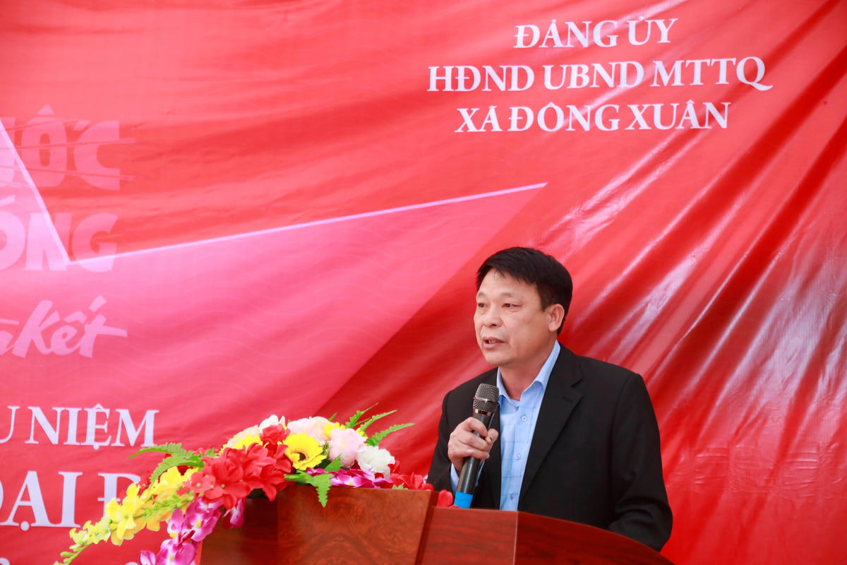 Bí thư Đảng uỷ xã Đông Xuân Nguyễn Văn Quá phát biểu tại buổi lễ. Ảnh: Quang Vinh.