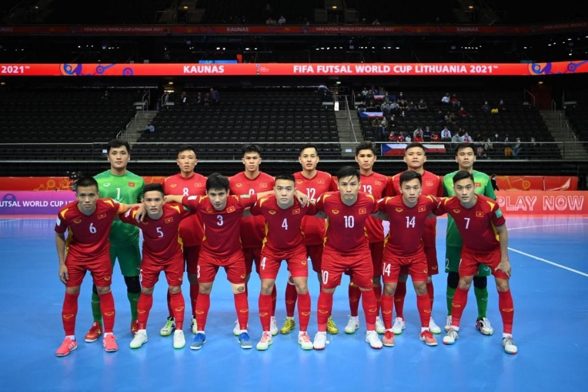 Tinh thần chiến đấu tuyệt vời được các cầu thủ ĐT Futsal Việt Nam thể hiện xuyên suốt các trận đấu của vòng bảng Futsal World Cup 2021. Ảnh: Getty. 