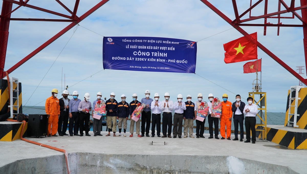 Lãnh đạo EVNSPC tổ chức lễ xuất quân kéo đường dây vượt biển công trình 220kV nối Kiên Bình-Phú Quốc (tỉnh Kiên Giang).