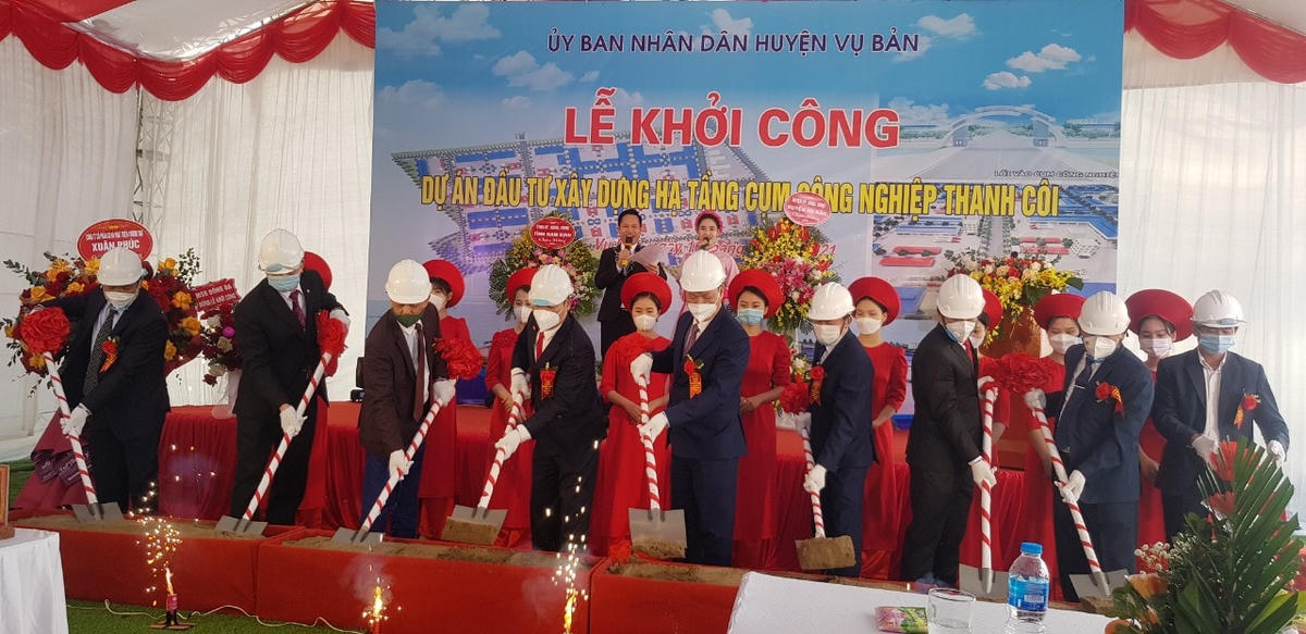 Cụm công nghiệp được lãnh đạo tỉnh Nam Định, huyện Vụ Bản, chủ đầu tư hạ tầng thực hiện nghi lễ khởi công sáng nay, 10/12.