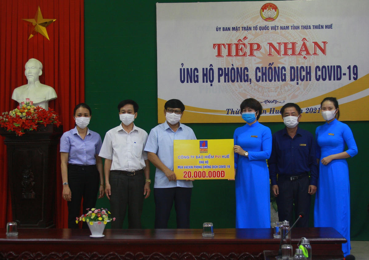 Công ty Bảo hiểm PVI Huế ủng hộ Quỹ Vaccine phòng Covid-19.