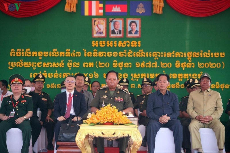 Các đại biểu tham dự buổi lễ.  