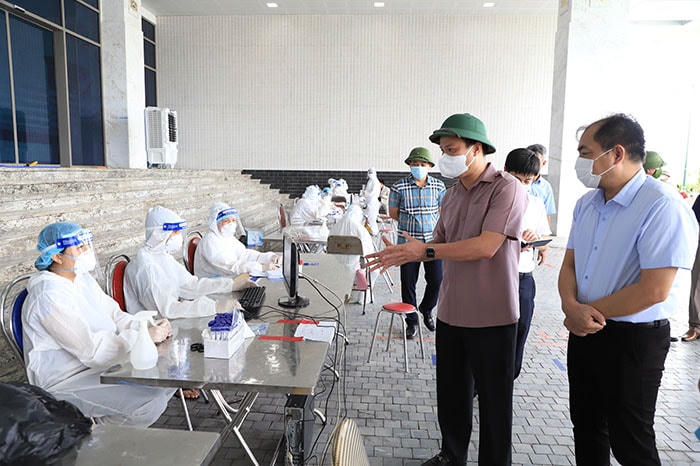 Lãnh đạo tỉnh Hải Dương kiểm tra công tác tổ chức tiêm vaccine trên địa bàn.