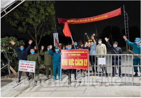 Người dân thôn Quế Lĩnh (Thượng Quận) vui mừng khi kết thúc 14 ngày phong toả, cách ly. Nguồn: Báo Hải Dương.