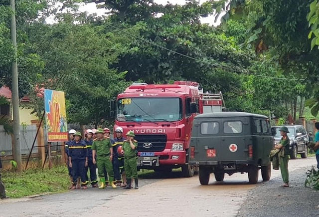 Lực lượng Công an được bổ sung vào hiện trường.