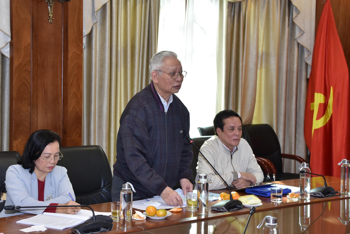 Các chuyên gia, nhà khoa học đóng góp ý kiến tại buổi tọa đàm.