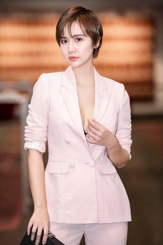 Huyền Lizzie xinh đẹp, quyến rũ.