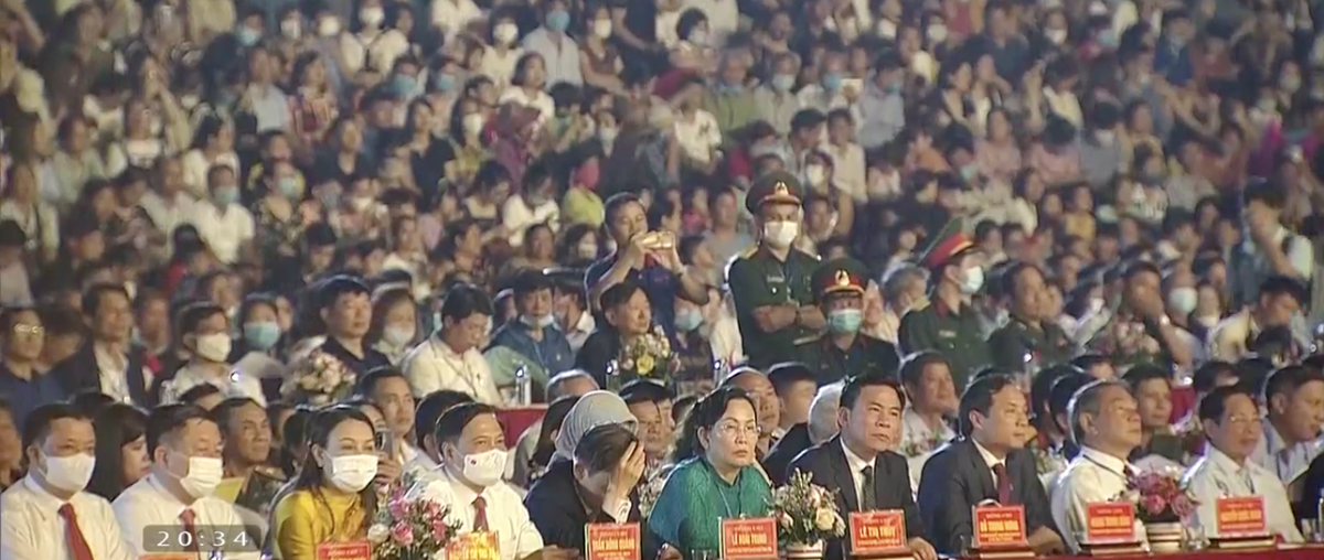 Nhiều quan khách trong nước và quốc tế về dự lễ khai mạc Năm du lịch Quốc gia 2021 tổ chức tại cố đô Hoa Lư.