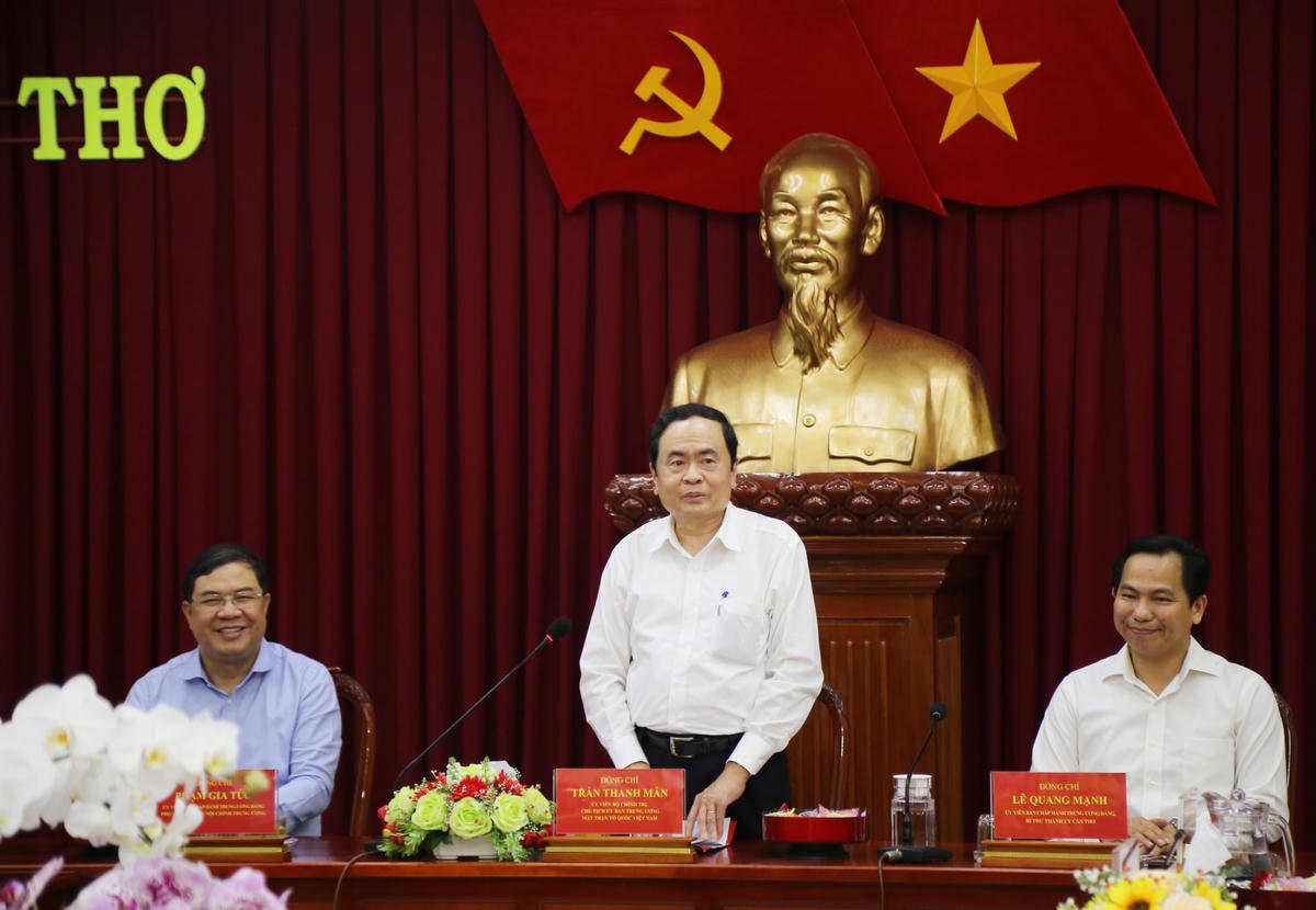 Chủ tịch Trần Thanh Mẫn động viên TP Cần Thơ vượt qua khó khăn, tiếp tục phát triển.