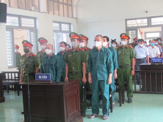 6 bị cáo tại Tòa ngày 10/8/2020. Ảnh Lý Nam.