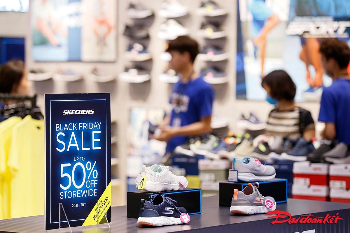 Mức giảm giá 50% là phổ biến nhất của nhiều cửa hàng lớn trong trung tâm thương mại.