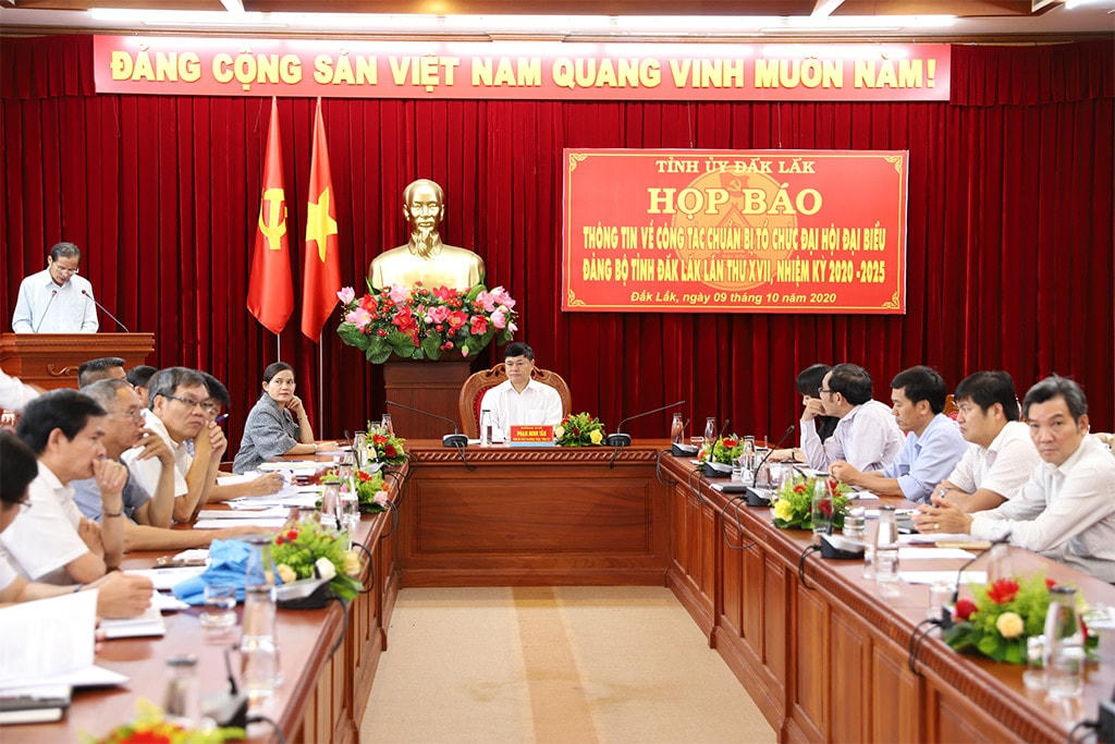 Quang cảnh buổi họp báo.