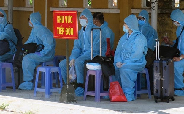 Phú Yên đón công dân từ Liên Bang Nga về cách ly theo dõi. (Ảnh: TTXVN).