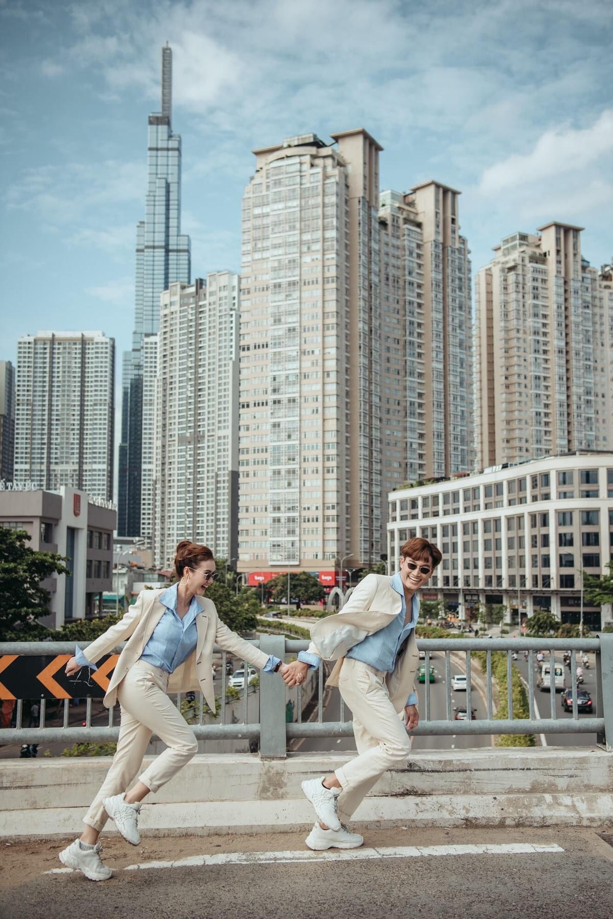 : Dù chênh lệch về tuổi tác nhưng Đình Tú và Hương Giang vẫn được khen đẹp đôi.