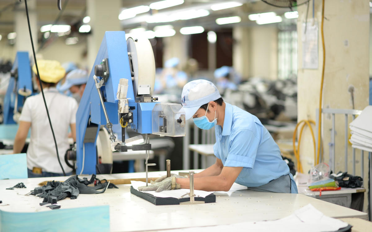 Dệt may là một trong những ngành chịu nhiều tác động tiêu cực bởi Covid-19.