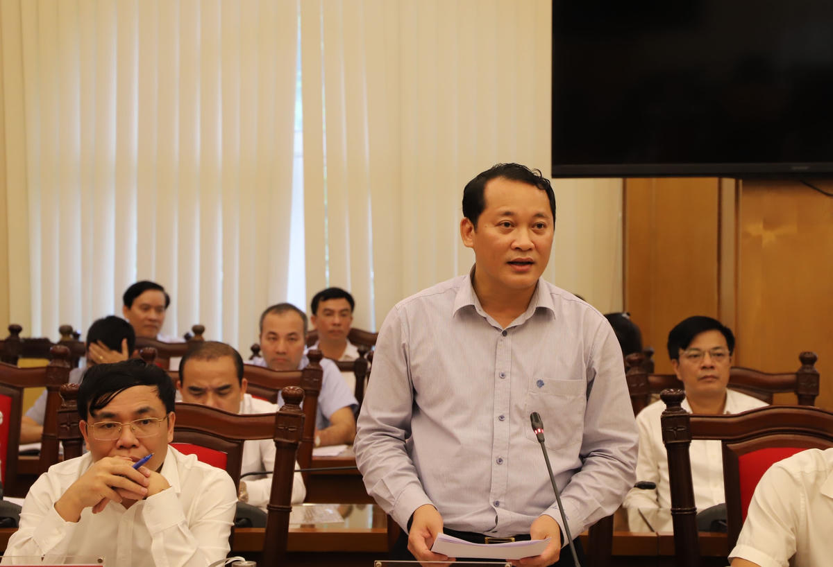 Giám đốc Sở Nội vụ tỉnh Vĩnh Phúc Nguyễn Phú Sơn báo cáo công tác bầu cử trên địa bàn.