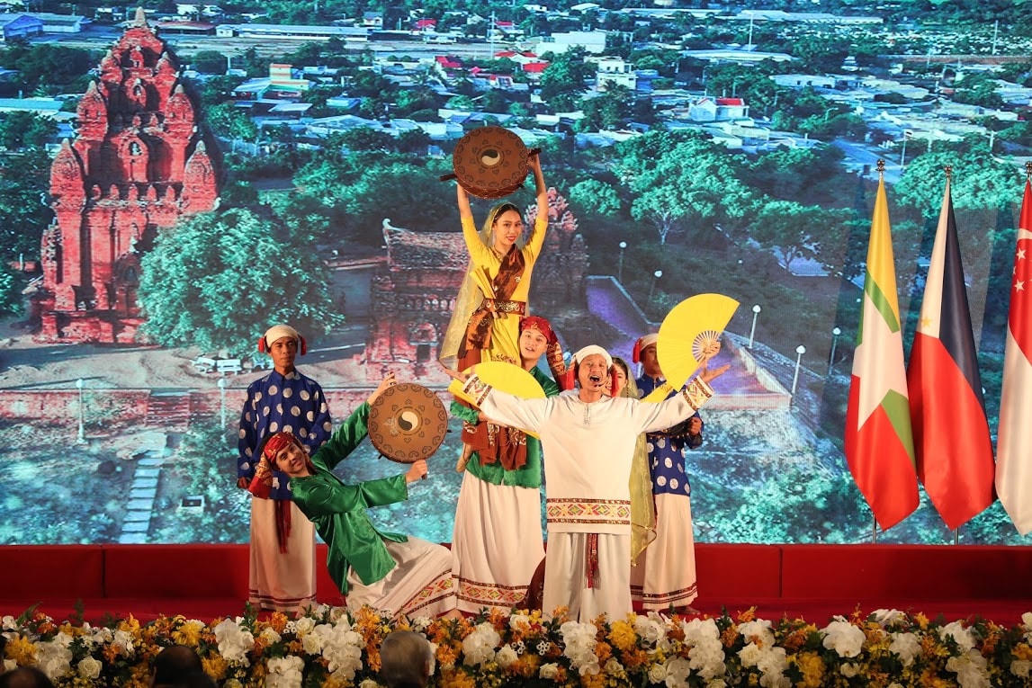 [ẢNH] Khai mạc Hội nghị Cấp cao ASEAN lần thứ 37