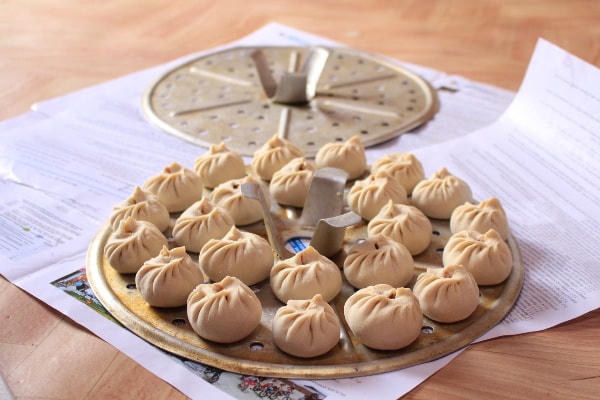 Buuz - một loại bánh bao hấp nổi tiếng ngày Tết. Ảnh: Travel Buddies.  