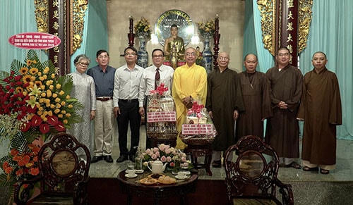 Ông Huỳnh Thanh Cảnh, Phó Bí thư Thường trực Tỉnh ủy Bình Thuận thăm và chúc mừng Ban Trị sự Phật giáo tỉnh.