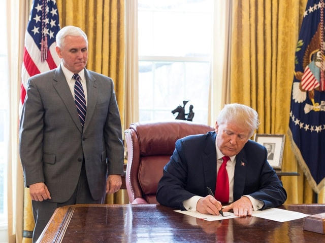 Tổng thống Mỹ Donald Trump có thể sẽ ân xá cho các đồng minh ở những ngày cuối nhiệm kỳ. Ảnh minh họa: Reuters.  