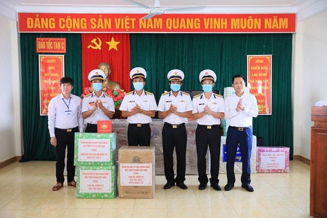 Đoàn công tác UBTƯ MTTQ Việt Nam kết thúc tốt đẹp chuyến công tác tại Trường Sa
