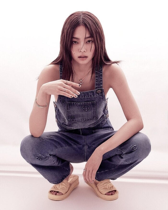 "Nàng thơ Chanel" xứ Hàn trong những trang phục đến từ brand cao cấp của Pháp trong bộ ảnh.
