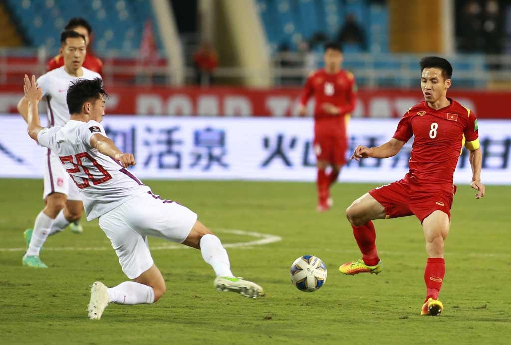 U.23+3 Việt Nam dự SEA Games 31 có thêm Đỗ Hùng Dũng (phải) sẽ tăng thêm sức mạnh giữa sân.  